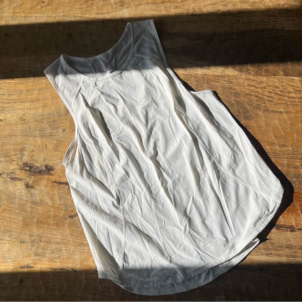 Lululemon tank cutout design